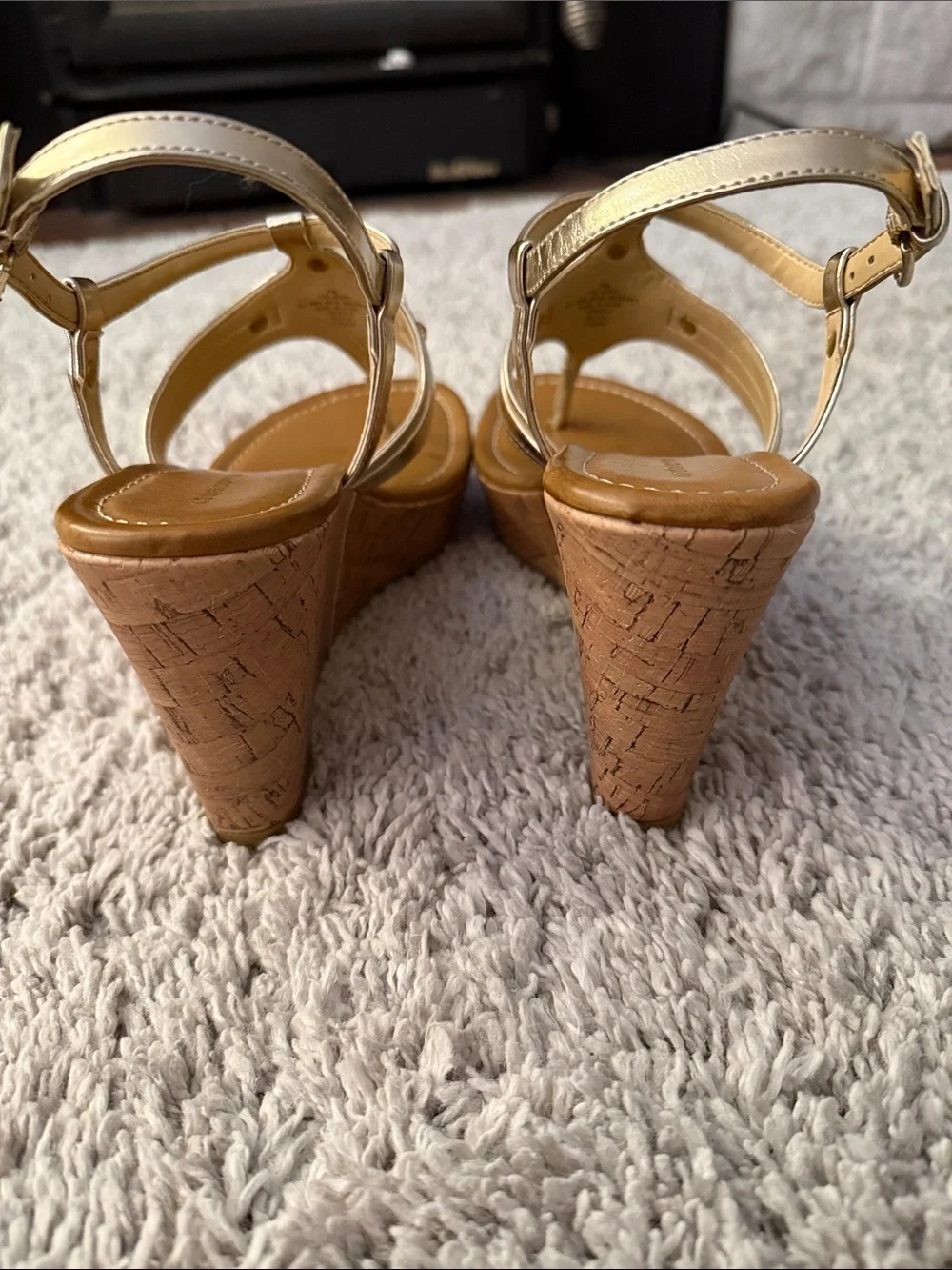 Liz Claiborne Metallic Gold T-Strap Sandals